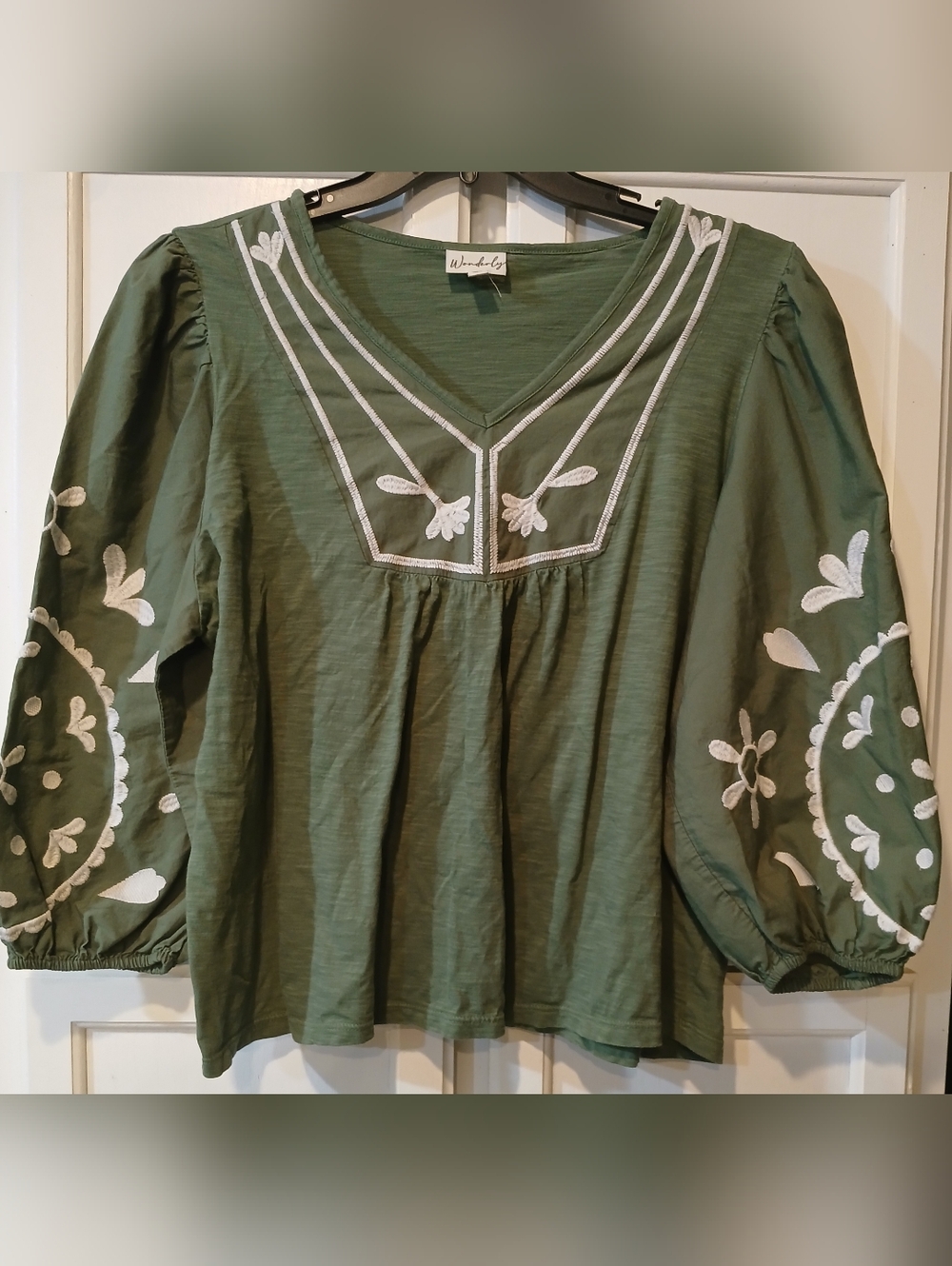 NWOT - Wonderly Women's 3/4 sleeve embroidered knit woven top in olive green XL